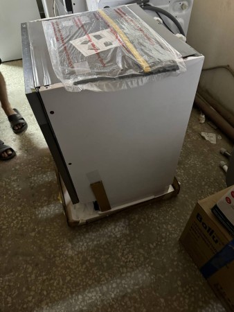 посудомоечная машина beko bdin38530a inverter,трещина с боку на корпусе в верхнем углу, нет упаковки