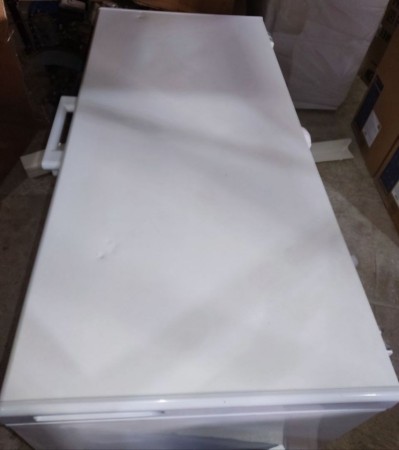 морозильник бирюса 215 k-b, замята и поцарапана дверь, царапины по корпусу, нет заглушки 