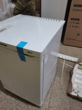 морозильник pozis 109-2 w белый, замятия по корпусу, отходит нижняя планка