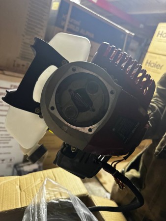 триммер alecord tb-190p (бенз), повреждена упаковка , трещина корпуса, нет штанги
