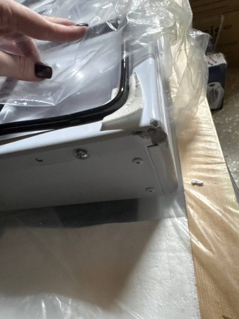 настольная газовая плита gefest 900 белый, содрана краска на 2-х углах