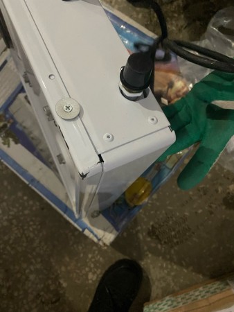 настольная газовая плита gefest 910 01 белый, вмяты и стерты углы