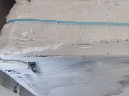 стиральная машина beko wrs 54p1 bsw, сзади сверху содрана краска