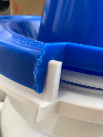 соковыжималка нептун кажи 332215.001 (без шинковки), сломан пластик на корпусе