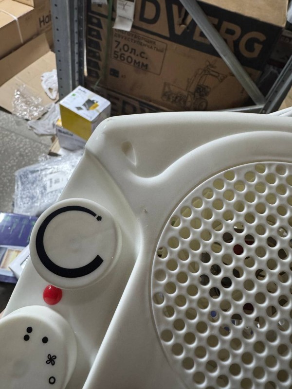 Тепловентилятор Oasis LS-20, скол пластика, трещина на корпусе