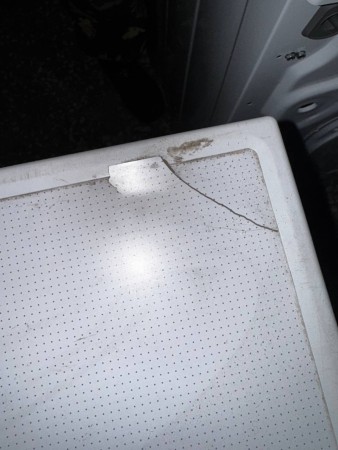 стиральная машина lg f2j3ws1w steam-, вмятины, трещина на крышке, царапины, потертости 