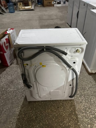 стиральная машина candy cso34 106tb1/2-07 smart pro steam исправна, потертости и царапины корпуса