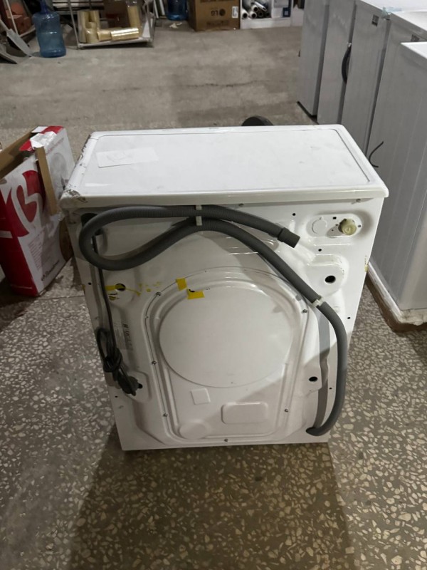 Стиральная машина Candy CSO34 106TB1/2-07 Smart Pro Steam исправна, потертости и царапины корпуса