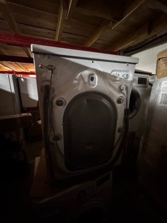 стиральная машина beko wrs 5511 bww, царапины по корпусу,вмятины вмятины сзади и с боку