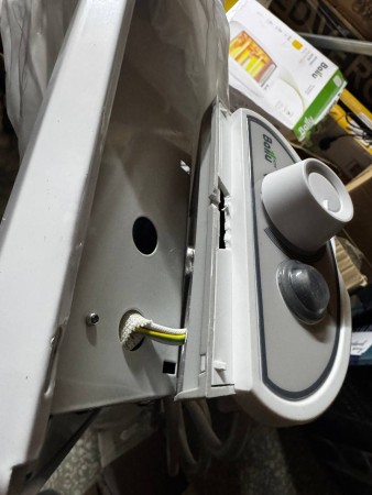 конвектор ballu bec/ezmr-1500 enzo, отломлено крепление блока управления, замятия и потертости основ