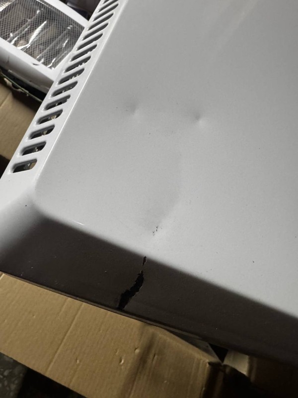 Конвектор Ballu BEC/EMT-2500 Camino Eco Turbo замятие на лицевой стороне, создрана краска