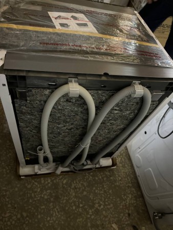 посудомоечная машина beko bdin38530a inverter,трещина с боку на корпусе в верхнем углу, нет упаковки