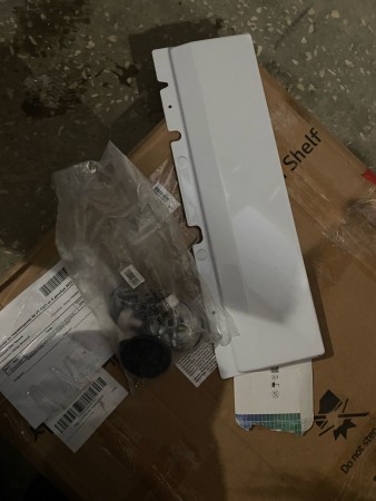 настольная газовая плита gefest 910 01 белый, вмяты и стерты углы