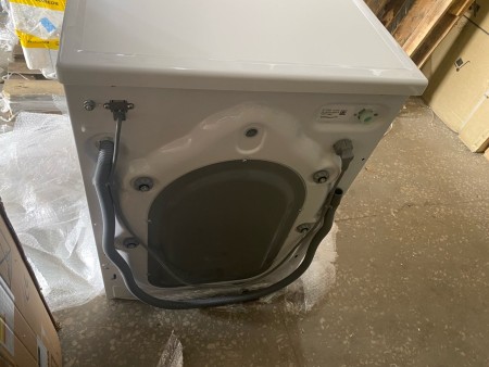 стиральная машина beko wsre 6h612 zawi inverter, на дверце содрана краска, вмятина 