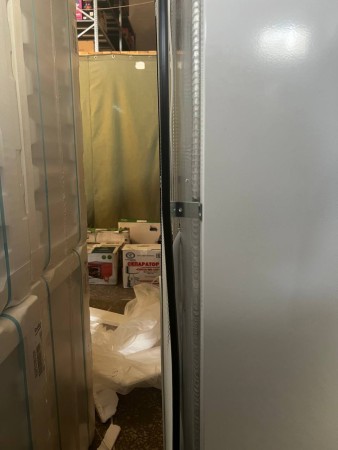 холодильник pozis rd 149 w белый,повреждена радиаторная решётка и боковая сторона, вмятины