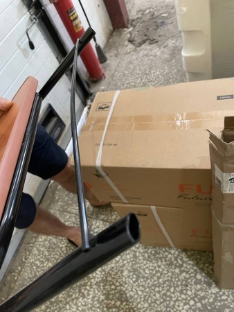 стол ника тст (миланский орех),царапины на ножках, нет заглушек на 2 ножках, погнута фикс планка