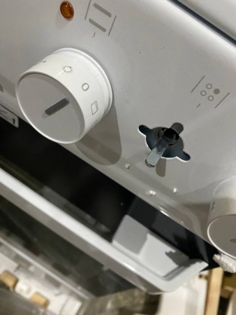 электро плита hansa fcew 54120 integra,сломан переключатель, вмятина сбоку, на крышке царапины