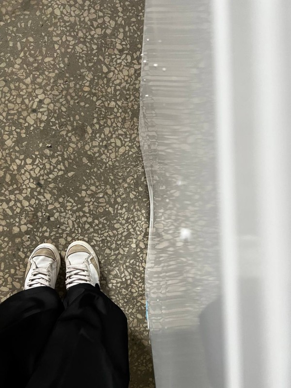 Газоэлектрическая плита Hansa FCMW 680250, вмятины на корпусе,снизу отходит ,крышка кривая