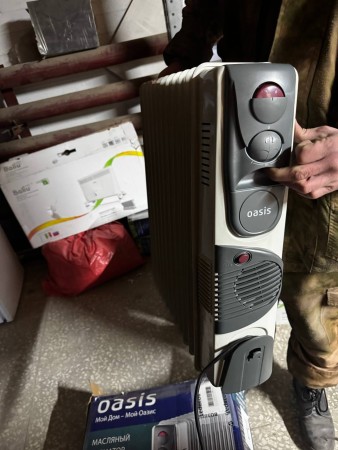 масляный радиатор oasis bb-25t (с вентилятором),замятие на корпусе в нижней части