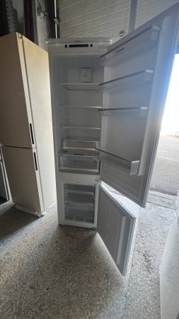 холодильник hansa bk347.3nf (встраиваемый),угол замят, царапины, без коробки