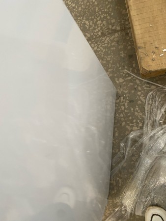 холодильник hiberg rfcb-350 nfw (встраиваемый), небольшая вмятина, царапина