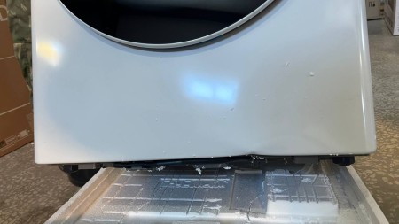 сушильная машина lg dc90v5v0w inverter ,снизу вмятина