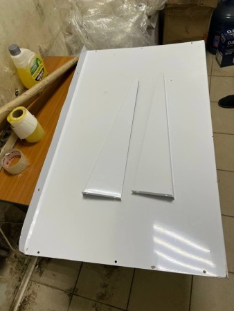 козырек сборный 1000*560,замятия корпуса, содрана краска