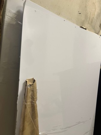 козырек сборный 900*560, замятия на каропусе, царапины, потертости 