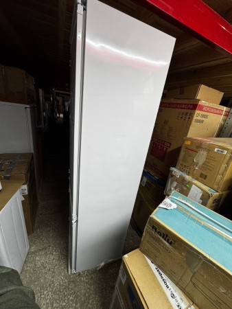 холодильник hotpoint hbt 20i inverter (встраиваемый)№2 , слева облезная краска,вмятины