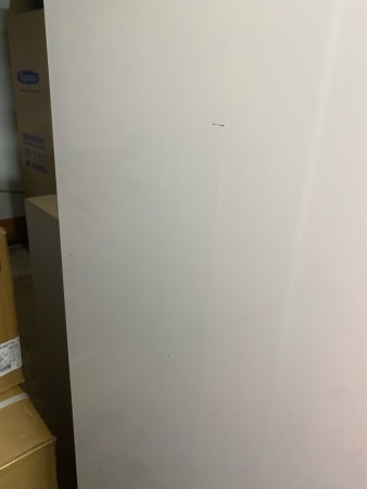 морозильник beko b3rfnk312w, небольшие царапины сбоку
