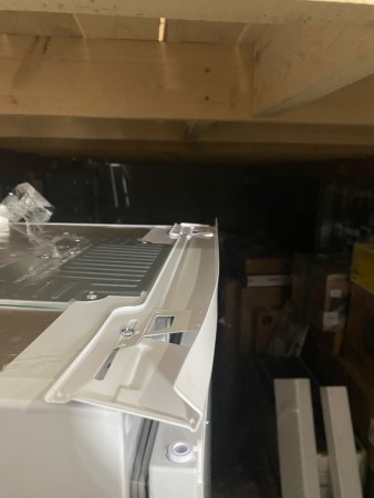 холодильник hotpoint hbt 20i inverter (встраиваемый), вмятина с верху