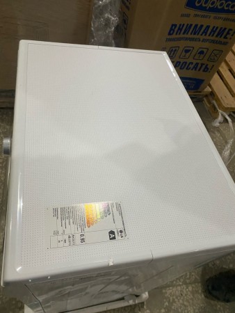 стиральная машина lg f10b8ld7 белый-, две вмятины с боку в центре и с низу