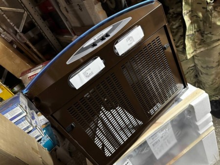 вытяжка gefest вв 1 к17 коричневый, замятие небольшое на корпусе