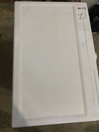 стиральная машина beko wre 6512 bww, замятие с низу на лицевой стороне, скол краски