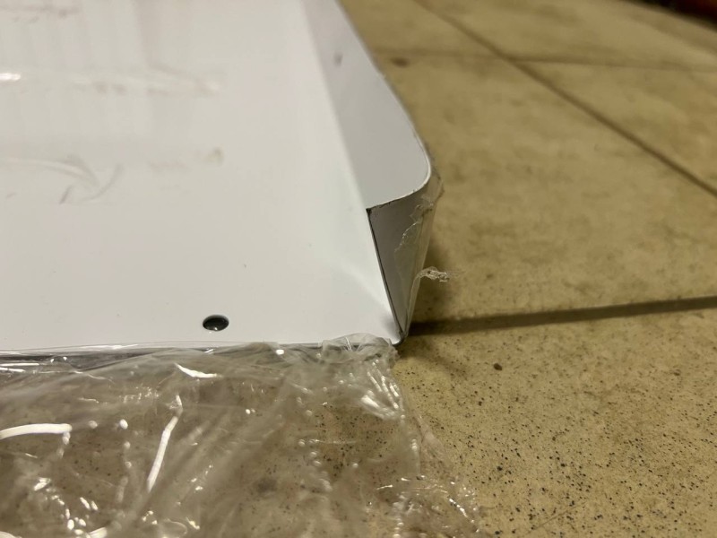 Козырек сборный 800*560, содрана краска. замятия по корпусу