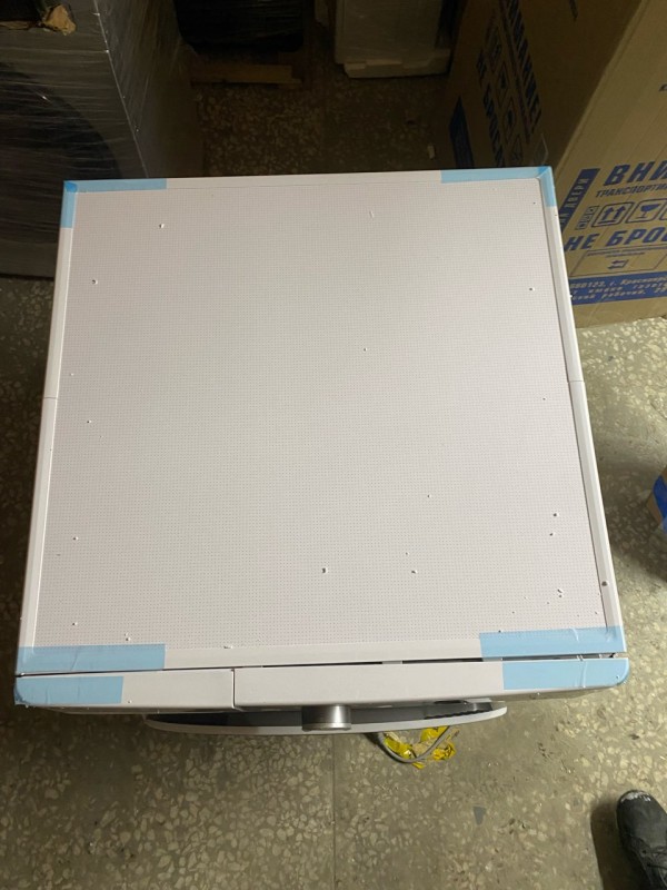 Сушильная машина LG DC90V5V0W Inverter, вмятина с боку