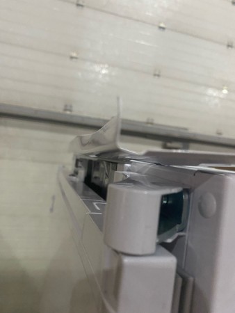 холодильник beko bcna 306e2s (встраиваемый), погнута верхняя часть крепления