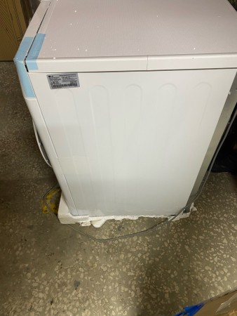 сушильная машина lg dc90v5v0w inverter, вмятина с боку