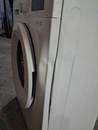 стиральная машина lg f2y1ns3w steam-, вмятина, зазор сбоку