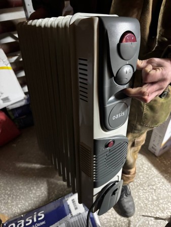 масляный радиатор oasis bb-25t (с вентилятором),замятие на корпусе в нижней части