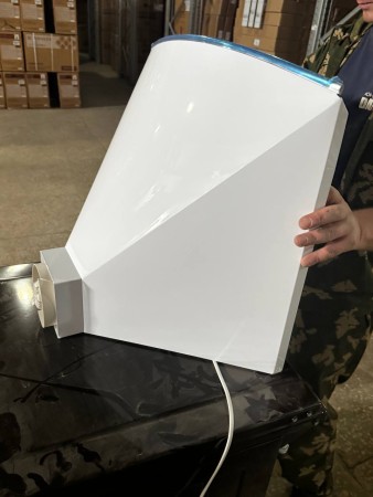 вытяжка gefest вв 1 белый, вмятина на корпусе, трещина на пластике