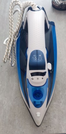 утюг maxtronic max-pl-cr281/dgr (2b), царапина на подошве