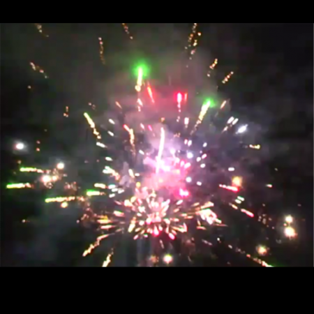 батарея салютов рк7183 полный песец (0,8" х 100) 1/2	