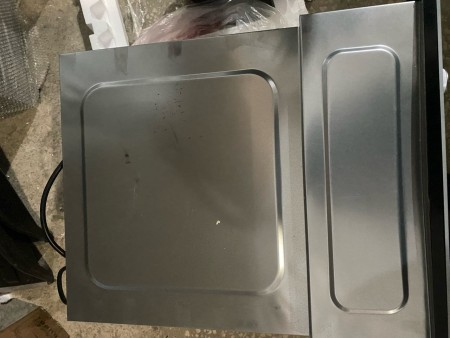 духовой шкаф hiberg vm 4260 w белый,вмятина на верхней части корпуса 