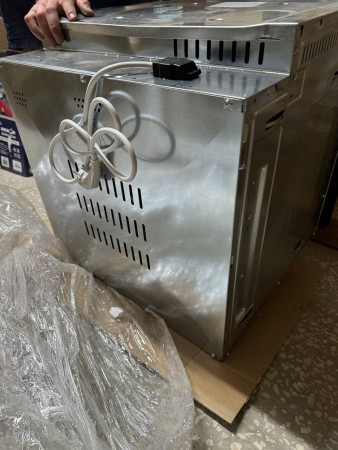 духовой шкаф hansa boei 694501 quadrum, небольшие замятия на корпусе