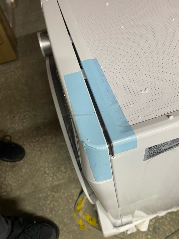Сушильная машина LG DC90V5V0W Inverter, вмятина с боку