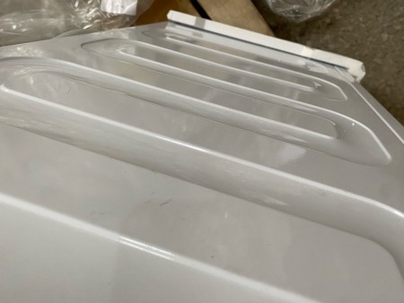 стиральная машина beko wsre 7612 xawi inverter,трещина на крышке,вмятины по бокам