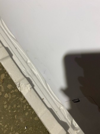 стиральная машина beko wre 6512 bww, замятие с низу на лицевой стороне, скол краски