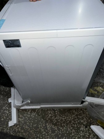 сушильная машина lg dc90v5v0w inverter,  царапины сбоку,панель сверху отходит