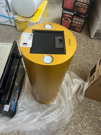 вытяжка konigin fury gold 31, нет упаковки, царапина на корпусе